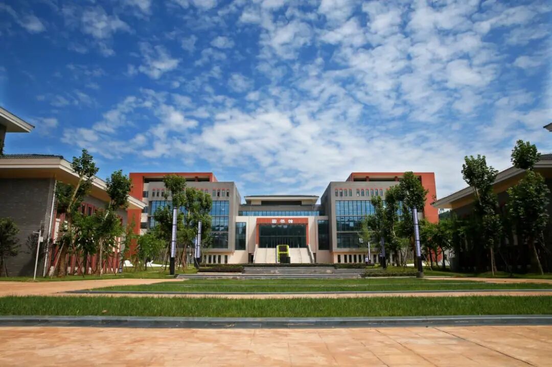 雅安职业技术学院、乐山市医药科技高级技工学校联合开办五年制（3 2）护理专业招生简介